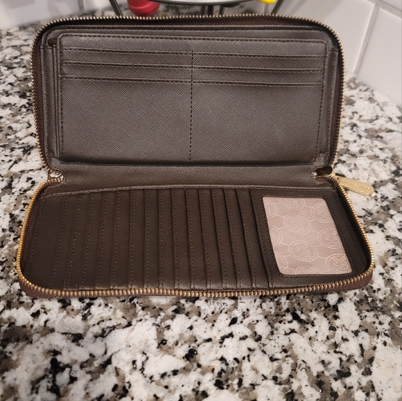 Michael Kors Large Logo Continental Wallet - Picture 6 of 8